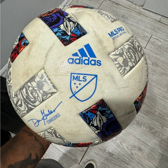 1 official Adidas MLS Game soccer ball size 5 - Picture 1 of 5